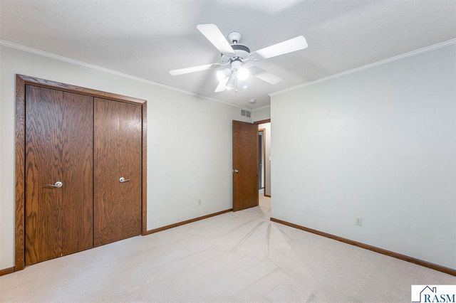 1003 Shady Oak Drive, North Mankato, MN 56003