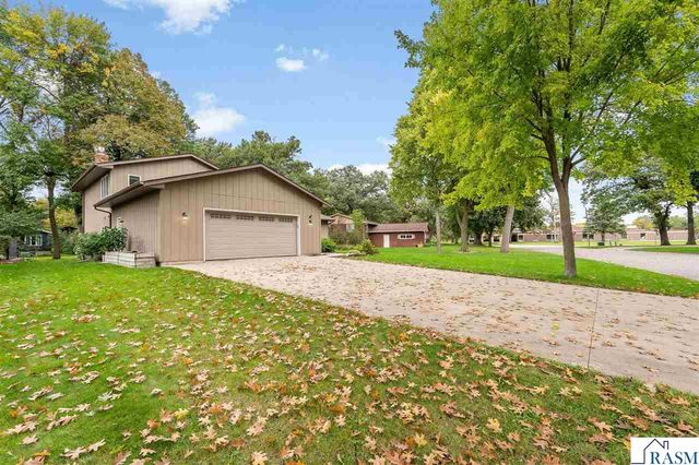 1003 Shady Oak Drive, North Mankato, MN 56003