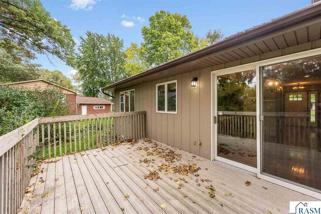 1003 Shady Oak Drive, North Mankato, MN 56003