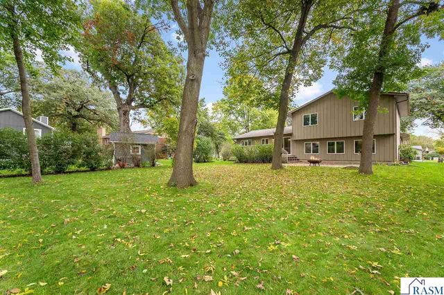 1003 Shady Oak Drive, North Mankato, MN 56003