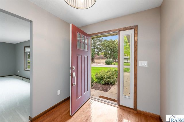 1003 Shady Oak Drive, North Mankato, MN 56003