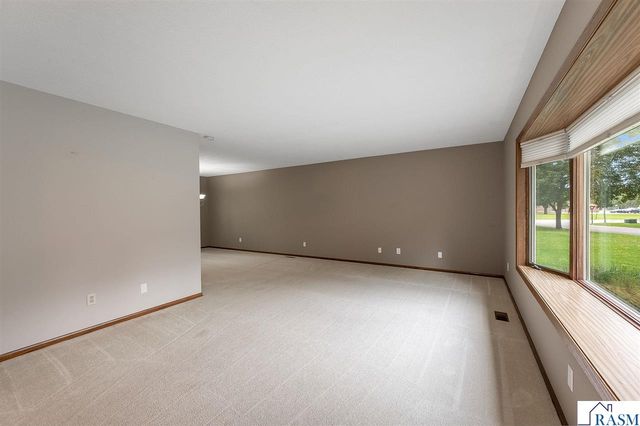1003 Shady Oak Drive, North Mankato, MN 56003