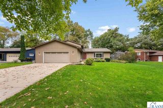 1003 Shady Oak Drive, North Mankato, MN 56003