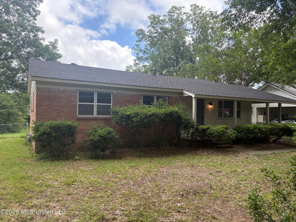 208 Camille Street, Senatobia, MS 38668 — photo 2