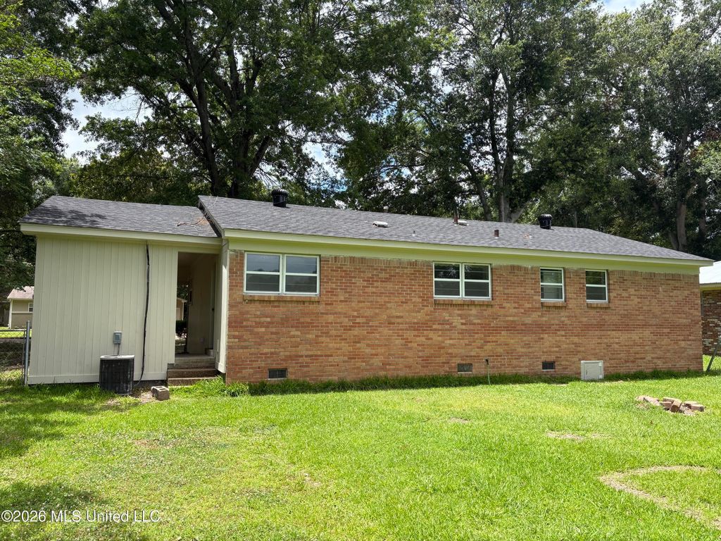 208 Camille Street, Senatobia, MS 38668 — photo 4