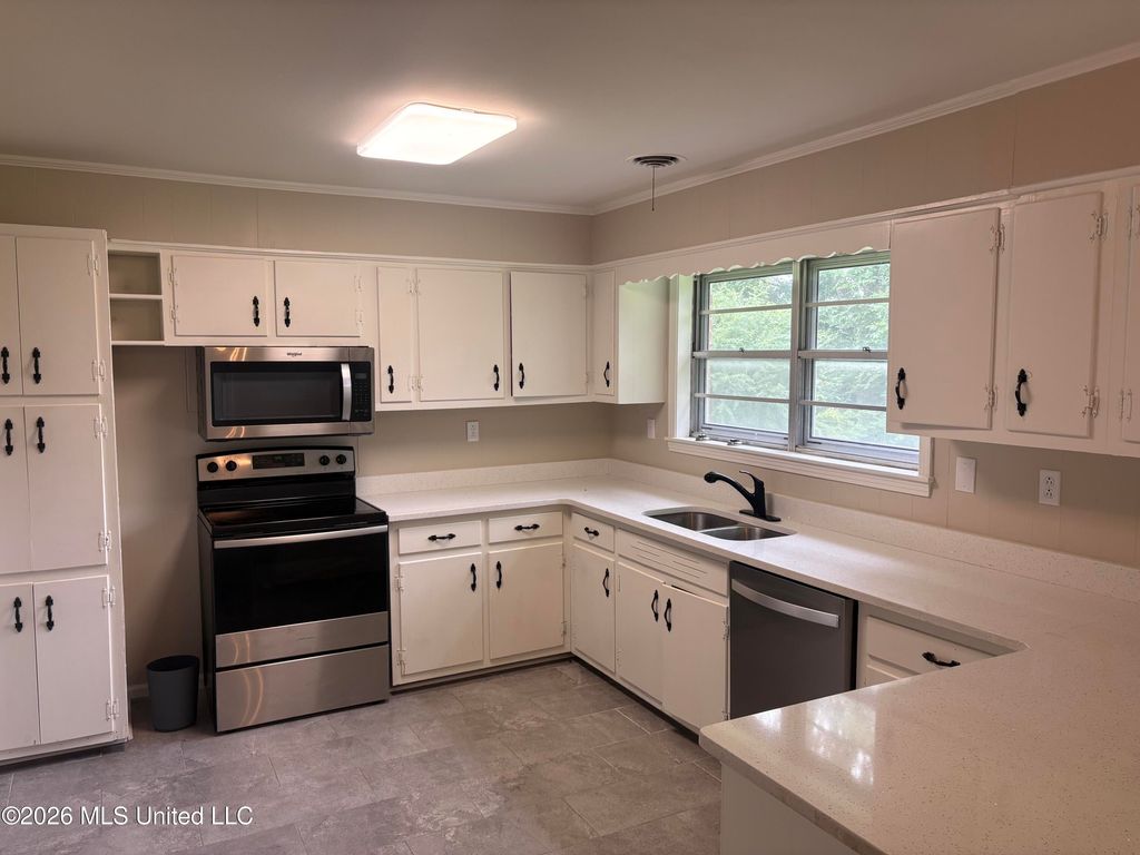 208 Camille Street, Senatobia, MS 38668 — photo 5