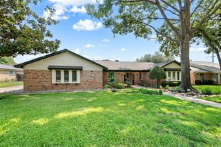 624 Springhill Court, Hurst, TX 76054