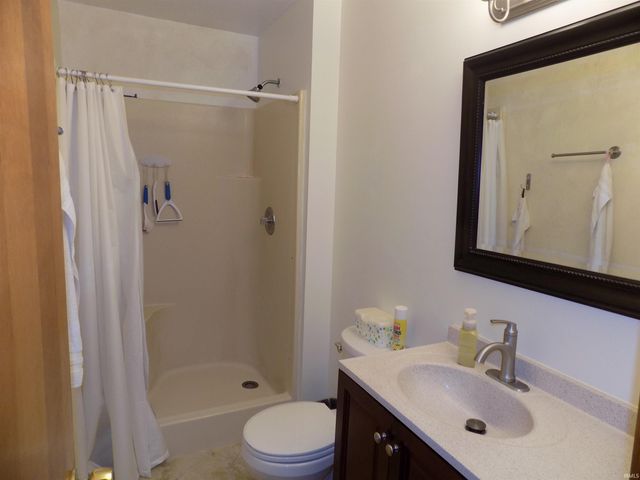 8666 Hanover Drive, Newburgh, IN 47630