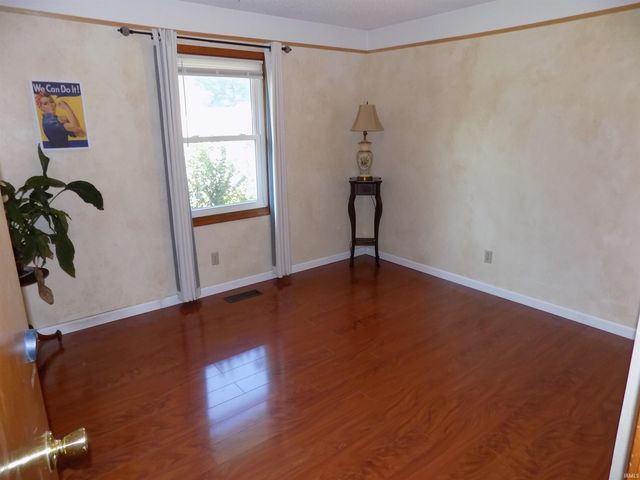 8666 Hanover Drive, Newburgh, IN 47630