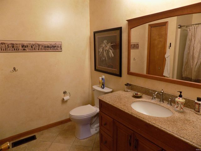 8666 Hanover Drive, Newburgh, IN 47630