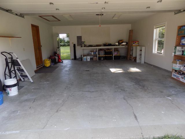 8666 Hanover Drive, Newburgh, IN 47630