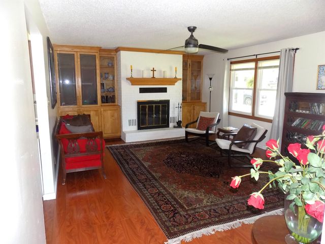 8666 Hanover Drive, Newburgh, IN 47630