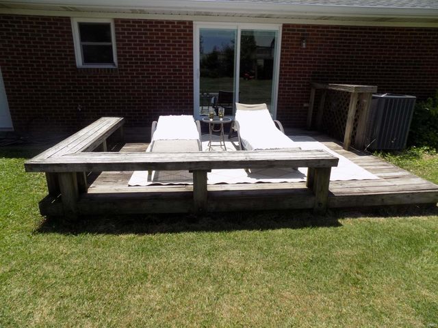 8666 Hanover Drive, Newburgh, IN 47630