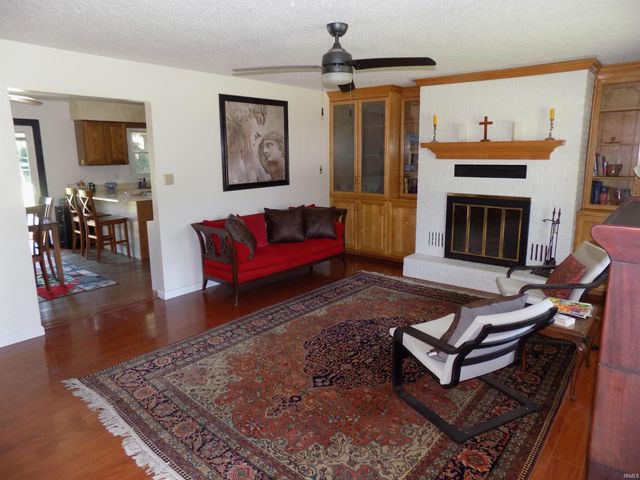 8666 Hanover Drive, Newburgh, IN 47630