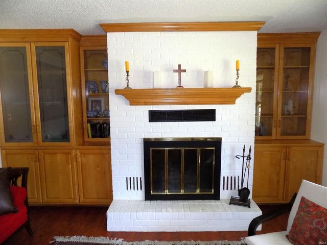 8666 Hanover Drive, Newburgh, IN 47630