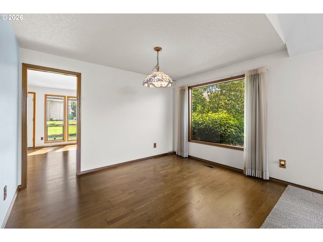 2204 Ne 158TH Ave, Portland, OR 97230
