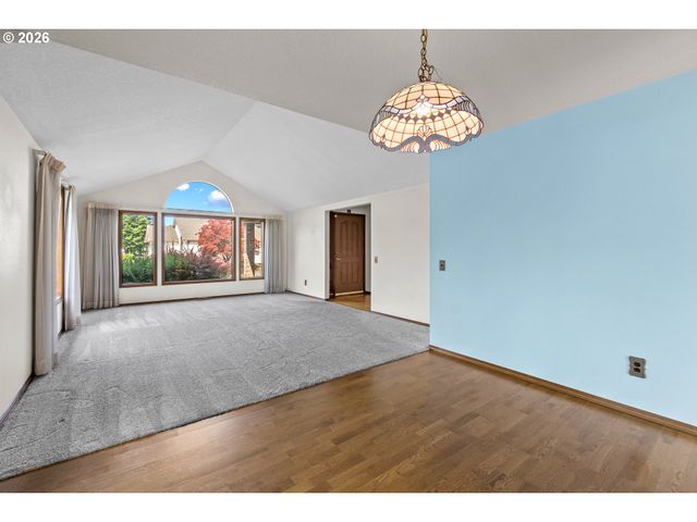 2204 Ne 158TH Ave, Portland, OR 97230