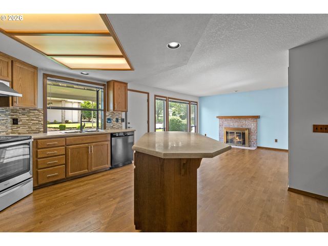 2204 Ne 158TH Ave, Portland, OR 97230