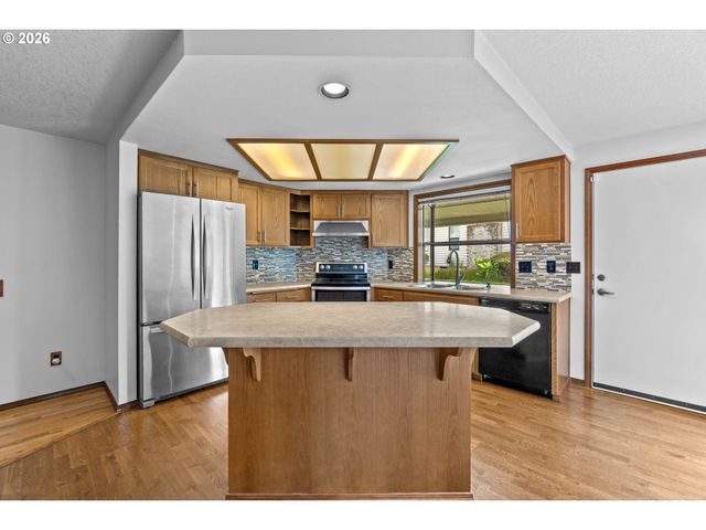 2204 Ne 158TH Ave, Portland, OR 97230