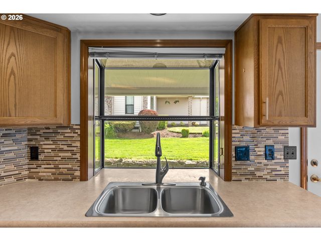 2204 Ne 158TH Ave, Portland, OR 97230