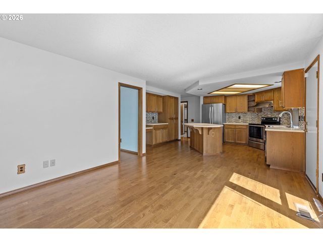 2204 Ne 158TH Ave, Portland, OR 97230