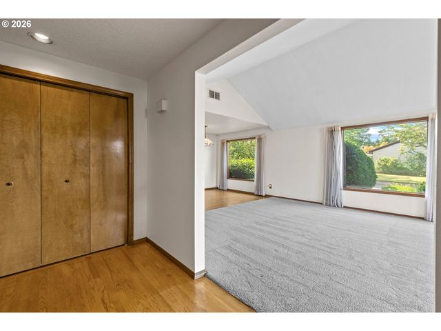 2204 Ne 158TH Ave, Portland, OR 97230