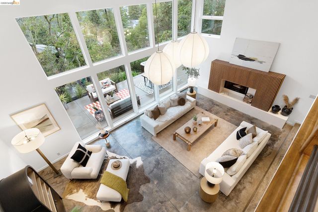 104 Capricorn Ave, Oakland, CA 94611