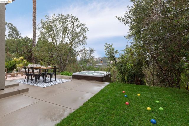 104 Capricorn Ave, Oakland, CA 94611