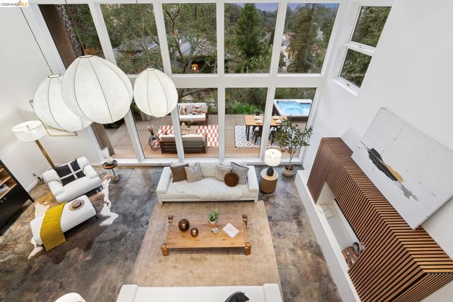 104 Capricorn Ave, Oakland, CA 94611