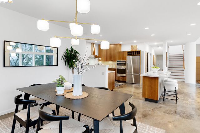 104 Capricorn Ave, Oakland, CA 94611