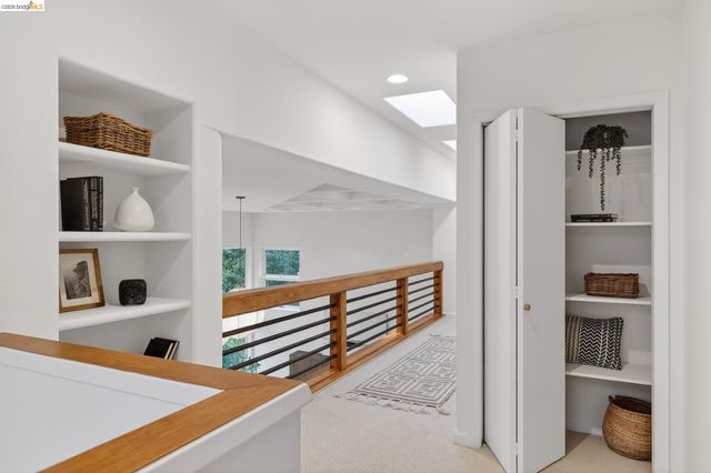 104 Capricorn Ave, Oakland, CA 94611