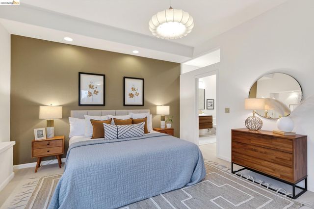 104 Capricorn Ave, Oakland, CA 94611