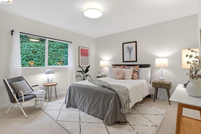 104 Capricorn Ave, Oakland, CA 94611