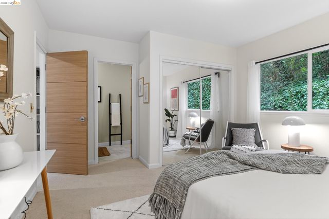 104 Capricorn Ave, Oakland, CA 94611