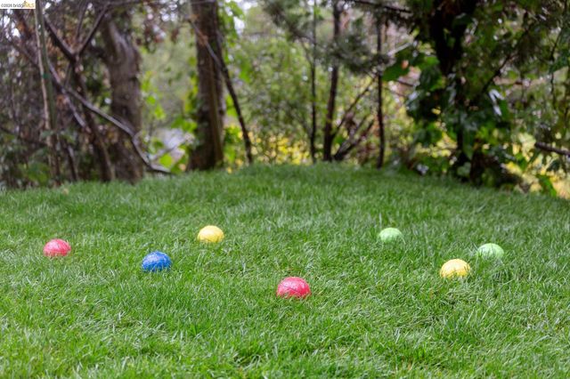 104 Capricorn Ave, Oakland, CA 94611