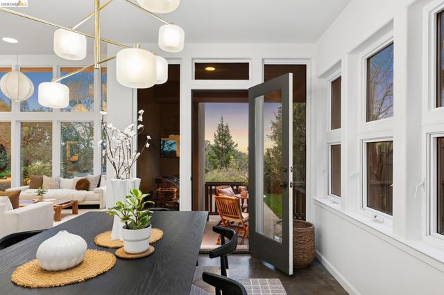 104 Capricorn Ave, Oakland, CA 94611