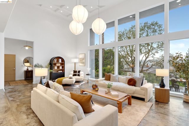 104 Capricorn Ave, Oakland, CA 94611