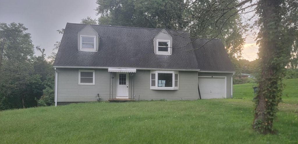 94 Hilltop Drive NE, Newark, OH 43055
