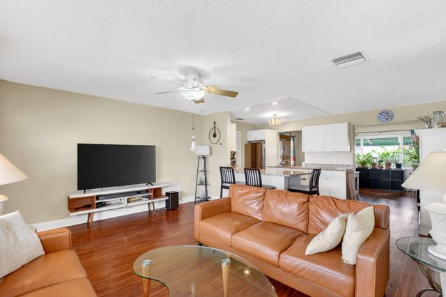 112 SW 9th Street, Boynton Beach, FL 33426