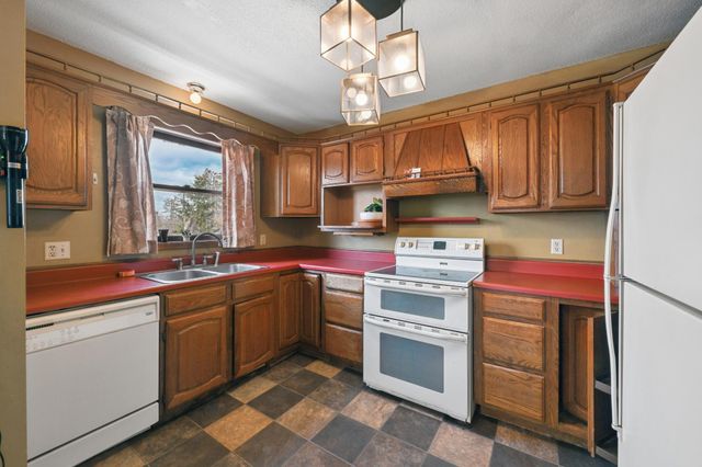 945 East Avenue NE, Bemidji, MN 56601