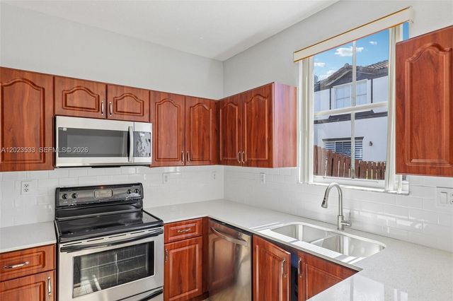 7616 NW 114th Path 7616, Doral, FL 33178