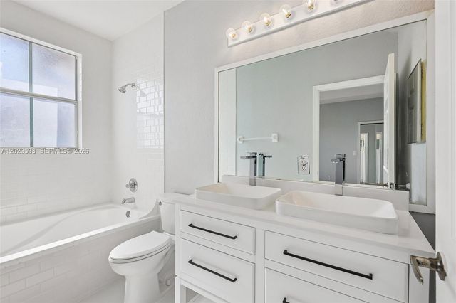 7616 NW 114th Path 7616, Doral, FL 33178