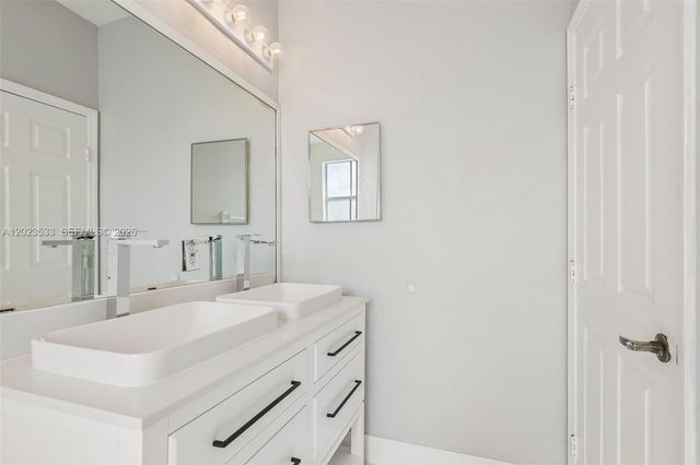 7616 NW 114th Path 7616, Doral, FL 33178