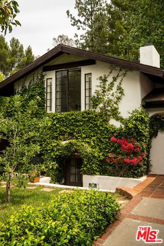 4860 Vanalden Avenue, Tarzana, CA 91356