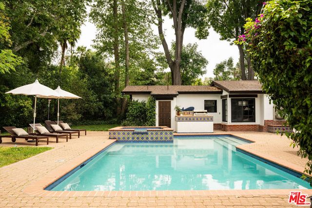 4860 Vanalden Avenue, Tarzana, CA 91356