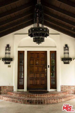 4860 Vanalden Avenue, Tarzana, CA 91356