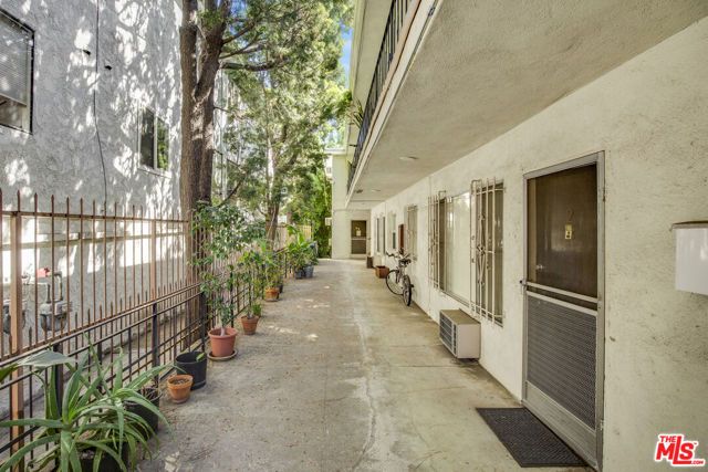 1432 N Fairfax Avenue, Los Angeles, CA 90046