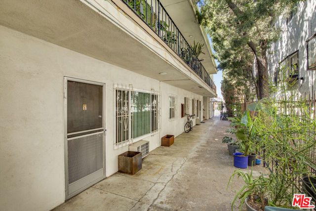 1432 N Fairfax Avenue, Los Angeles, CA 90046