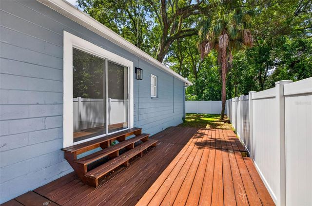 1909 E HENRY AVENUE, Tampa, FL 33610