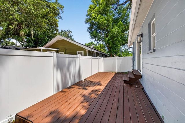 1909 E HENRY AVENUE, Tampa, FL 33610